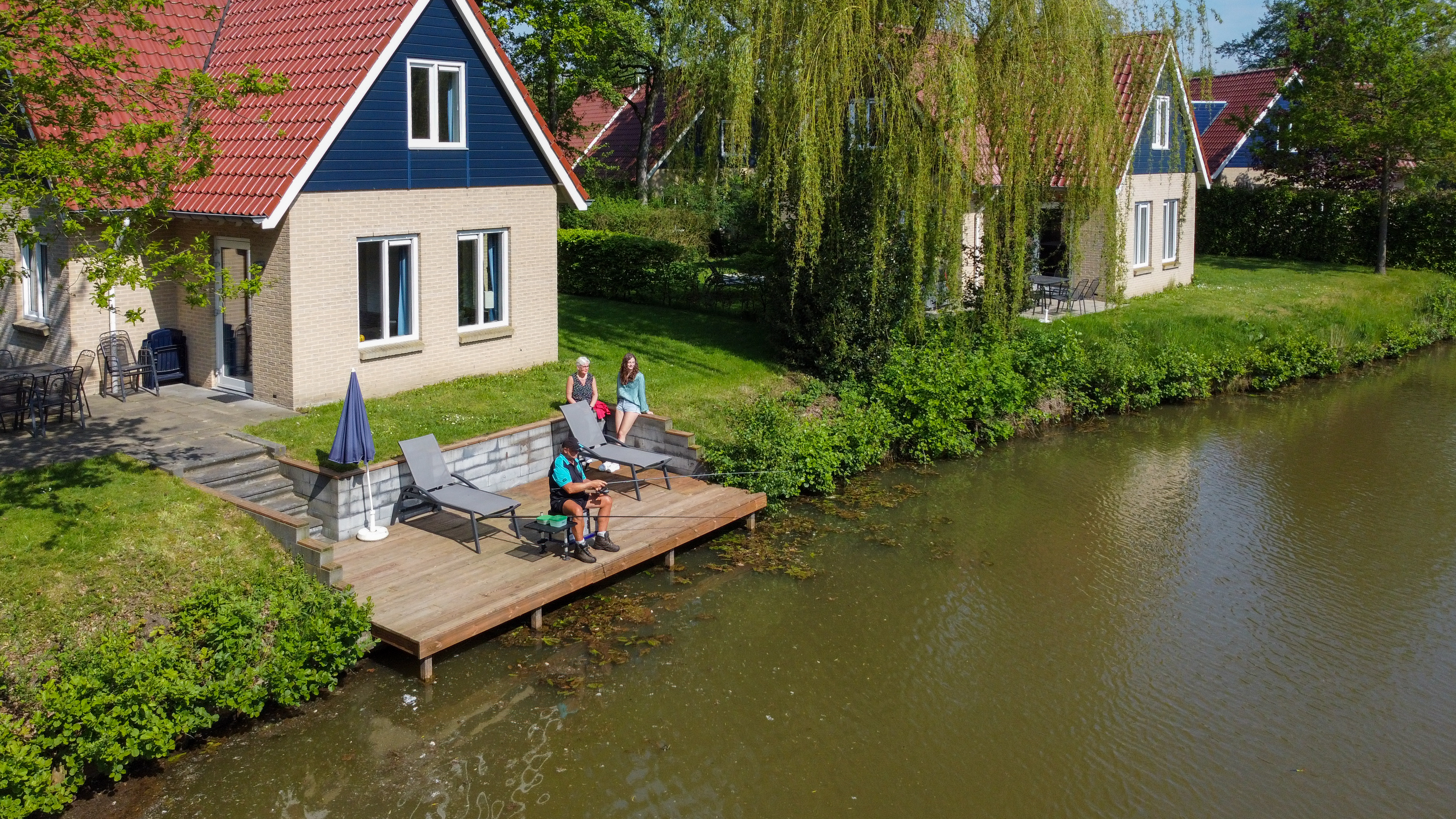 relaxen op eigen vlonder mei 23.jpg
